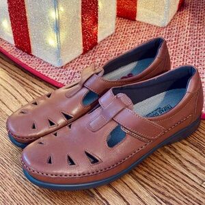 Brand New SAS Comfort Walking Shoes in Brown Leather • 10 Slim